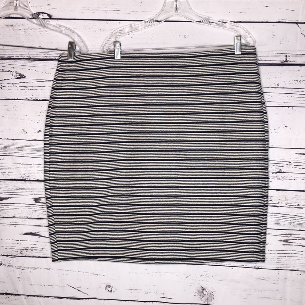 Ann Taylor Loft Plus NWT Size 22 Navy Blue & Ivory Striped Straight Pencil Skirt